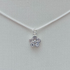 Colar com Pingente Flor 5 Zircônias