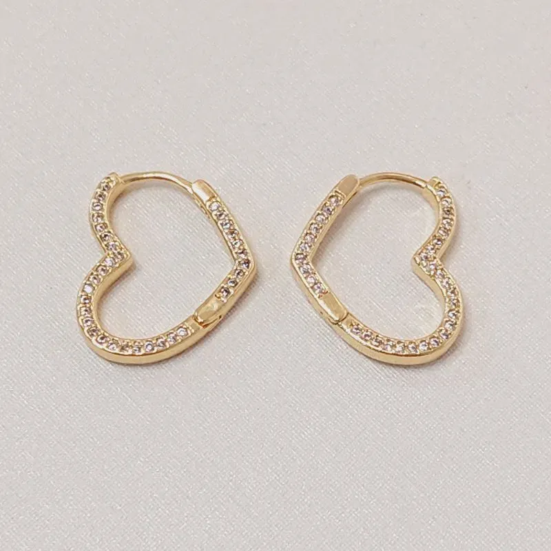 Brinco Argola Coração com Microzircônias na Lateral