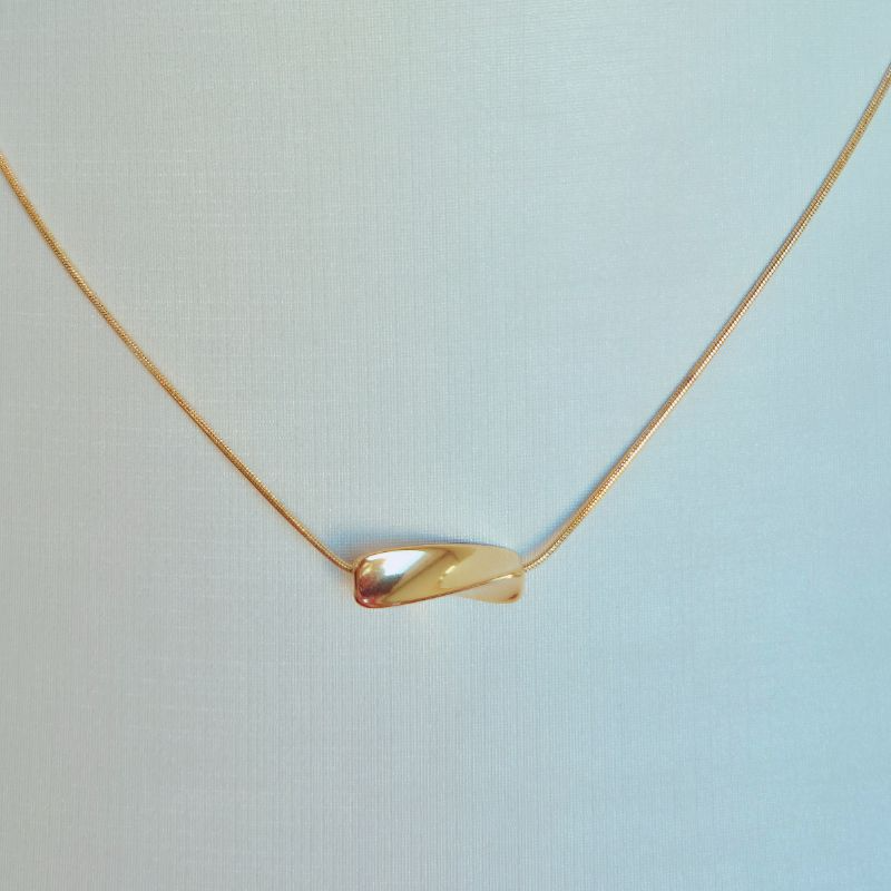 Colar com Pingente Linha Orgânica - Aço Inoxidável Dourado