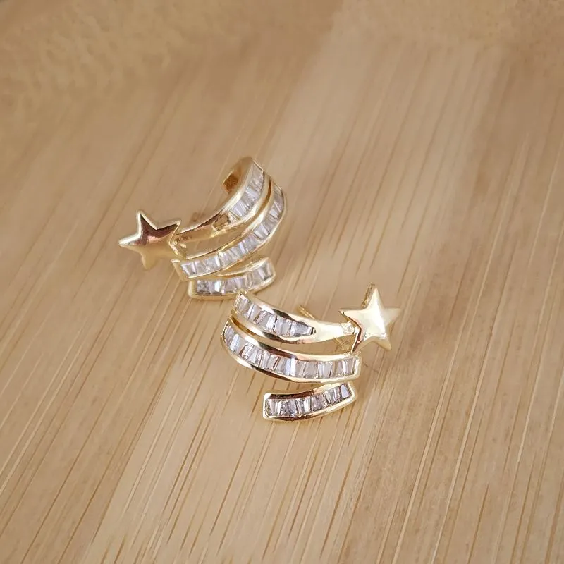Brinco Estrela Lisa e Pontos de Zircônia