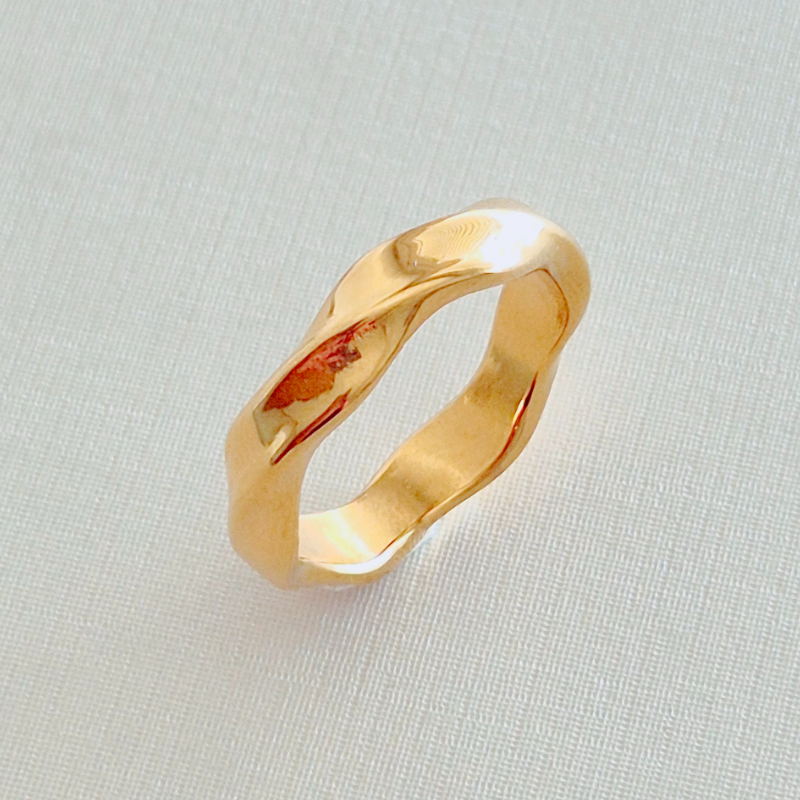 Anel Torcido em Aço Inoxidável Dourado