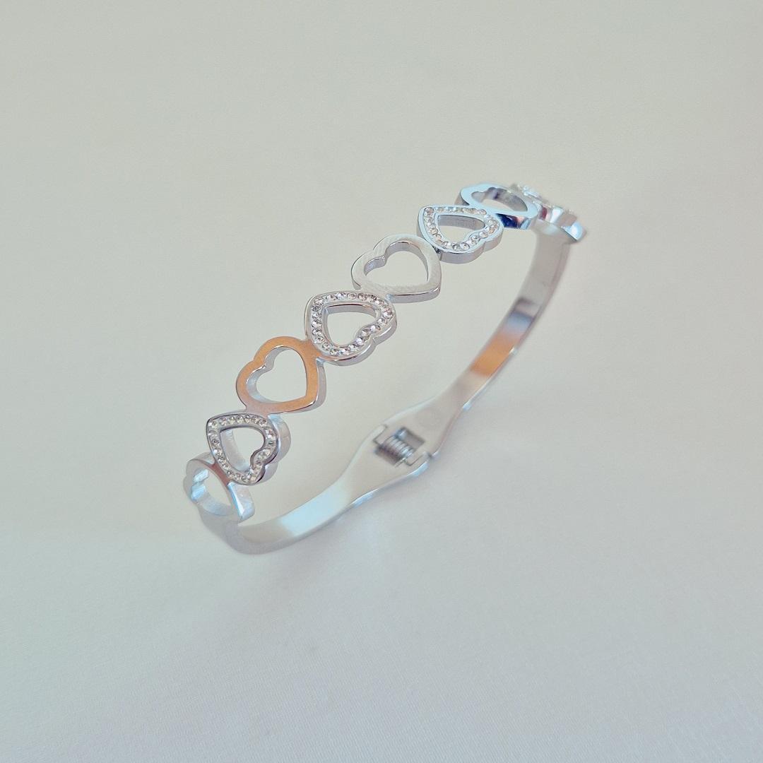 Bracelete Corações com Microzircônias - Aço Inoxidável